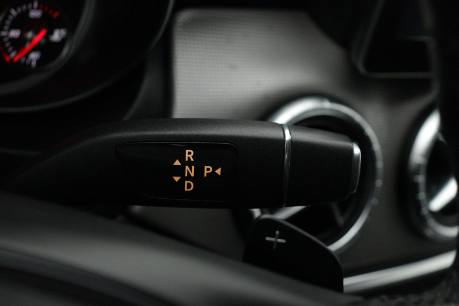 Mercedes-Benz CLA-Klasse 180 Business Solution(NL-auto, Goed OnderH, Navi Groot, StoelV, Cruise Con, Sportstoelen, Etc)