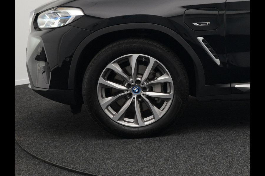 BMW X3 xDrive30e Executive Plug In Hybrid Facelift Dealer O.H. PHEV | Nieuw Model | Panodak | Lederen Sportstoelen | Head Up | Laser LED | Navigatie Groot | Virtual | Apple Carplay | Camera | DAB | Sfeerverlichting | L.M. 19" |