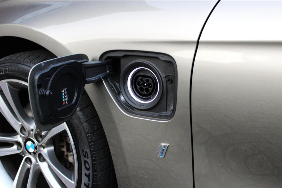 BMW 3-serie 330e Sport Line, Schuifdak (BTW-auto)