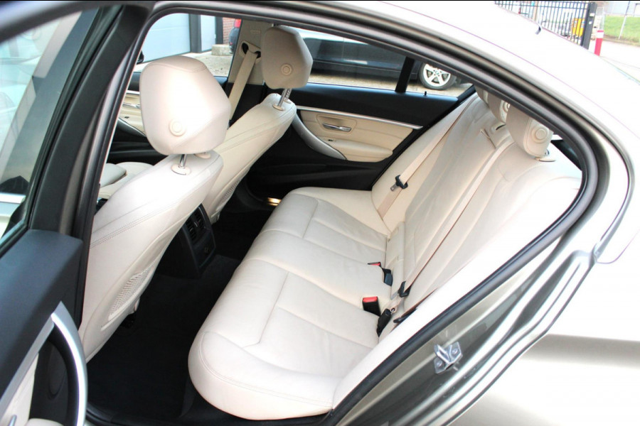 BMW 3-serie 330e Sport Line, Schuifdak (BTW-auto)