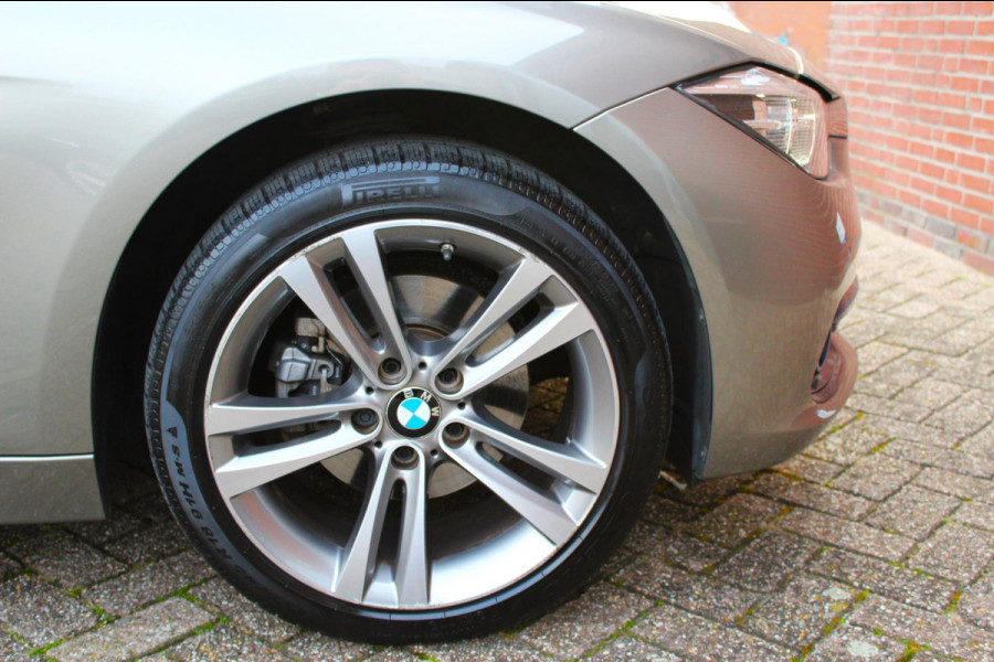 BMW 3-serie 330e Sport Line, Schuifdak (BTW-auto)