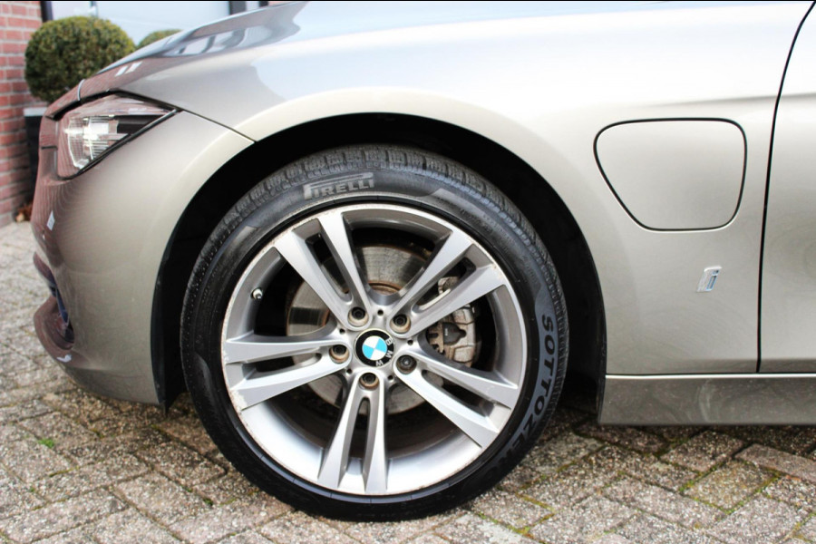 BMW 3-serie 330e Sport Line, Schuifdak (BTW-auto)