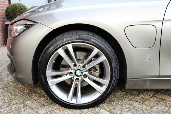 BMW 3-serie 330e Sport Line, Schuifdak (BTW-auto)