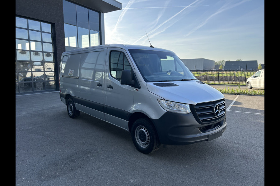 Mercedes-Benz Sprinter 315 CDI L2 H1 RWD / Trekhaak / MBUX / Camera / Carplay navigatie / Airco / 270 Graden achterdeuren