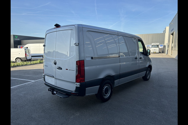 Mercedes-Benz Sprinter 315 CDI L2 H1 RWD / Trekhaak / MBUX / Camera / Carplay navigatie / Airco / 270 Graden achterdeuren