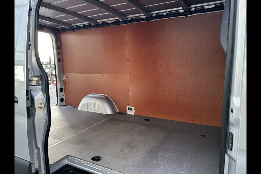 Mercedes-Benz Sprinter 315 CDI L2 H1 RWD / Trekhaak / MBUX / Camera / Carplay navigatie / Airco / 270 Graden achterdeuren