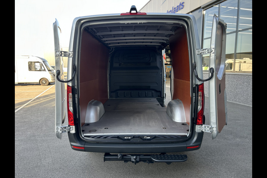 Mercedes-Benz Sprinter 315 CDI L2 H1 RWD / Trekhaak / MBUX / Camera / Carplay navigatie / Airco / 270 Graden achterdeuren