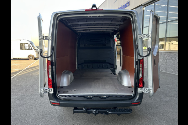 Mercedes-Benz Sprinter 315 CDI L2 H1 RWD / Trekhaak / MBUX / Camera / Carplay navigatie / Airco / 270 Graden achterdeuren