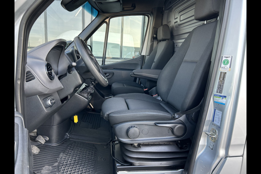 Mercedes-Benz Sprinter 315 CDI L2 H1 RWD / Trekhaak / MBUX / Camera / Carplay navigatie / Airco / 270 Graden achterdeuren
