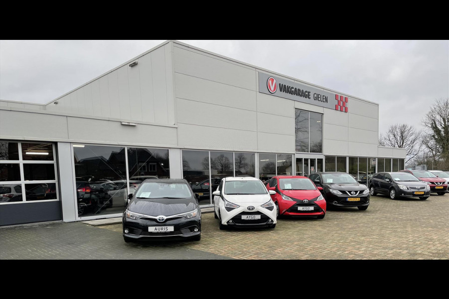 Toyota Corolla Touring Sports 1.8 Hybrid Style Plus | Dodehoekherkenning, Parkeersensoren, 17 inch, Keyless, Stoel + Stuurverwarming