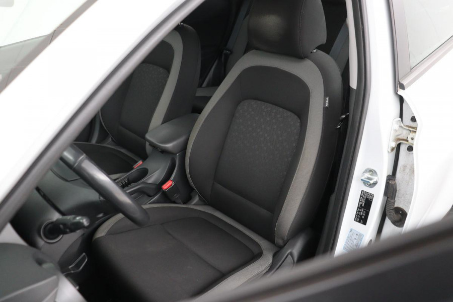 Hyundai Kona 1.0T Comfort | Trekhaak | Carplay | Camera | Climate control | Navigatie | Cruise control | Keyless | Bluetooth
