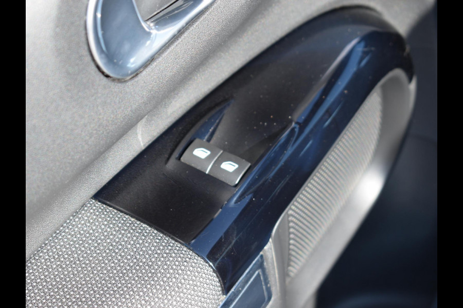Citroën C4 Cactus 1.2 PureTech Business Plus TREKHAAK | STOELVERWARMING | NAVIGATIE | ACHTERUITRIJCAMERA MET SENSOREN | E.C.C. |