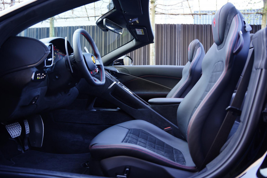 Ferrari Roma Spider 3.9 V8 2025-05