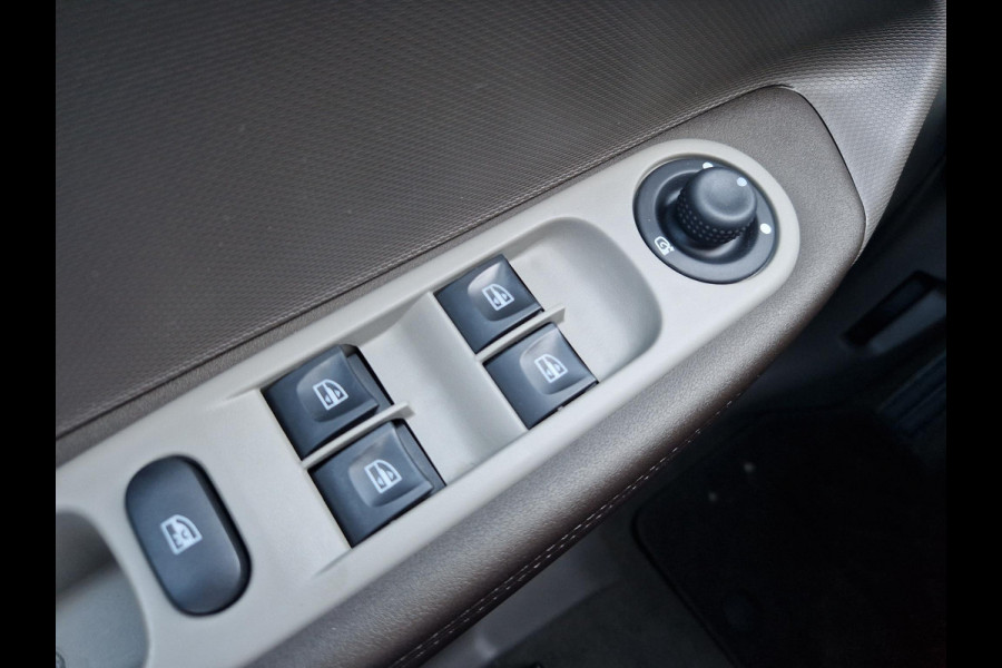 Renault ZOE Q90 Bose Quickcharge 41 kWh | DAB | Camera | Navi | Clima | Licht- en Regensensor |