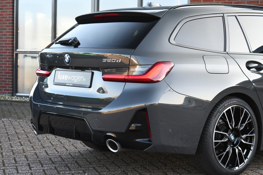 BMW 3 Serie Touring 320d M-Sport Pano ACC El-zetels Dravit Adp-onderstel Adp-LED