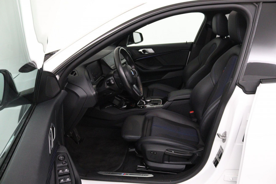 BMW 2 Serie Gran Coupé 218i Business Edition (PANORAMADAK, PARKEERSENSOREN, CAMERA, CRUISE CONTROL, NAVIGATIE, DEALER ONDERHOUDEN)