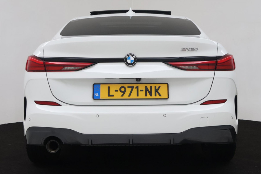 BMW 2 Serie Gran Coupé 218i Business Edition (PANORAMADAK, PARKEERSENSOREN, CAMERA, CRUISE CONTROL, NAVIGATIE, DEALER ONDERHOUDEN)