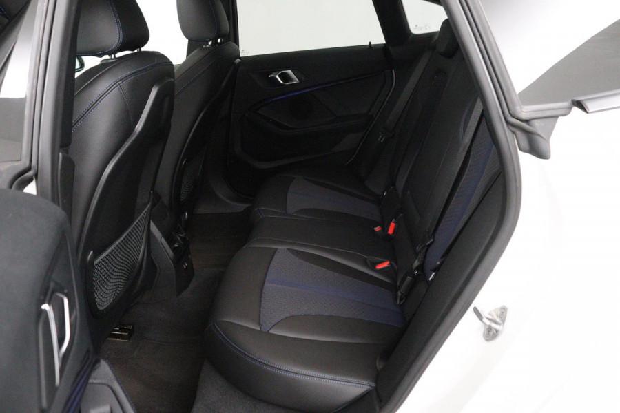 BMW 2 Serie Gran Coupé 218i Business Edition (PANORAMADAK, PARKEERSENSOREN, CAMERA, CRUISE CONTROL, NAVIGATIE, DEALER ONDERHOUDEN)