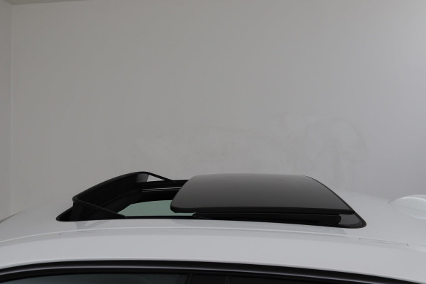 BMW 2 Serie Gran Coupé 218i Business Edition (PANORAMADAK, PARKEERSENSOREN, CAMERA, CRUISE CONTROL, NAVIGATIE, DEALER ONDERHOUDEN)