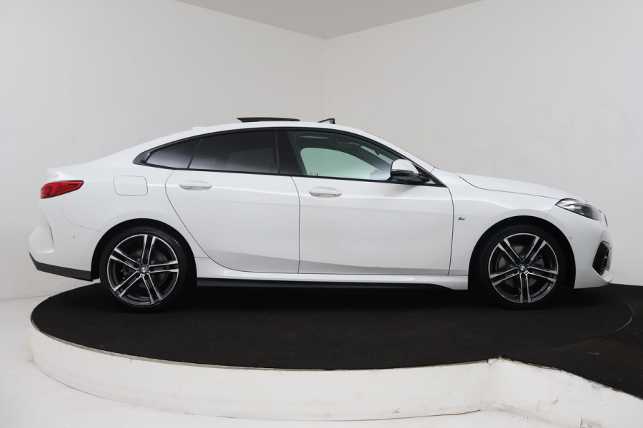 BMW 2 Serie Gran Coupé 218i Business Edition (PANORAMADAK, PARKEERSENSOREN, CAMERA, CRUISE CONTROL, NAVIGATIE, DEALER ONDERHOUDEN)