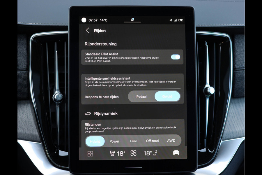 Volvo XC90 T8 AWD Ultra Dark *Pano*Trekhaak*Luchtvering*Massage*