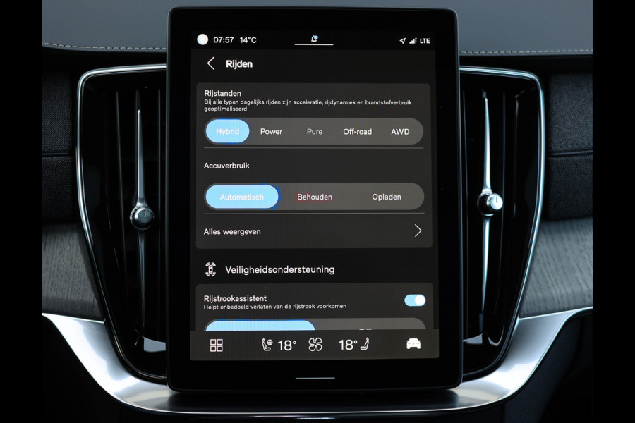 Volvo XC90 T8 AWD Ultra Dark *Pano*Trekhaak*Luchtvering*Massage*