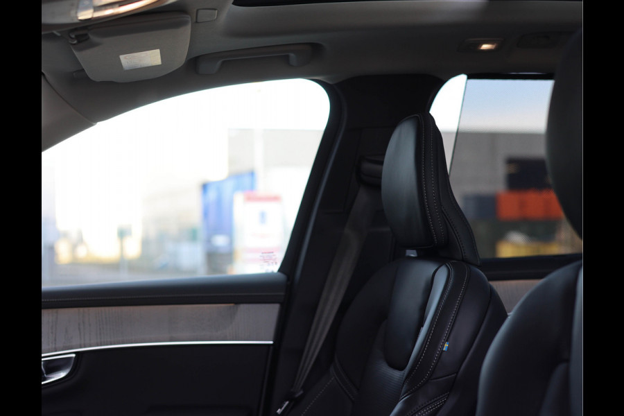 Volvo XC90 T8 AWD Ultra Dark *Pano*Trekhaak*Luchtvering*Massage*
