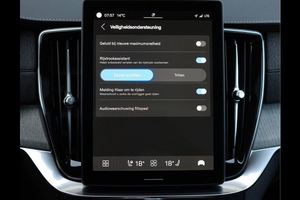 Volvo XC90 T8 AWD Ultra Dark *Pano*Trekhaak*Luchtvering*Massage*