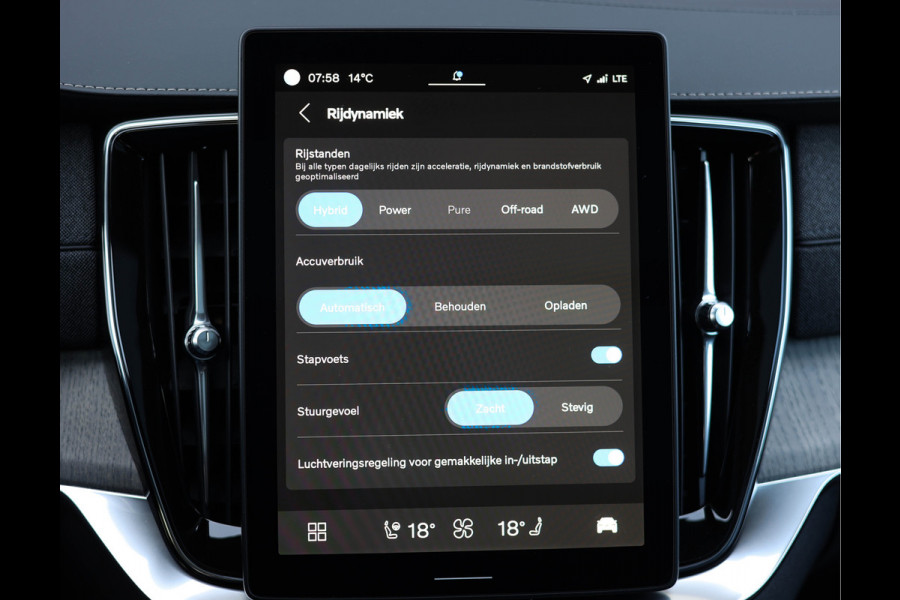 Volvo XC90 T8 AWD Ultra Dark *Pano*Trekhaak*Luchtvering*Massage*