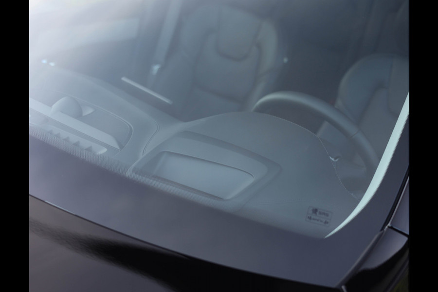 Volvo XC90 T8 AWD Ultra Dark *Pano*Trekhaak*Luchtvering*Massage*