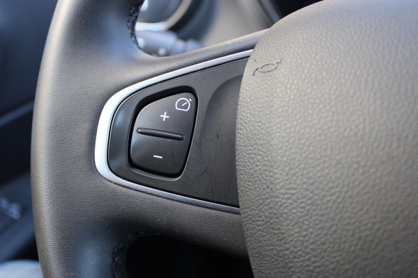 Renault Captur 0.9 TCe Limited | Trekhaak | Cruise control | Navigatie