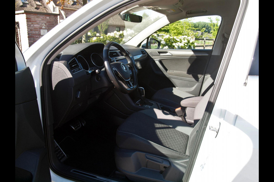 Volkswagen Tiguan 1.5 TSI ACT Highline | Apple Carplay | Led koplampen | Automaat | Trekhaak | Parkeersensoren |