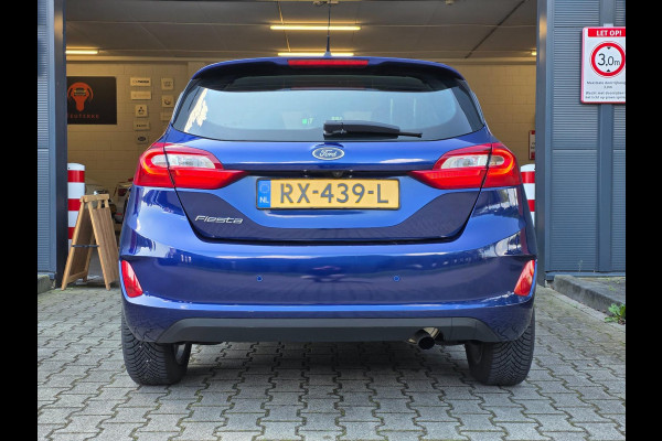 Ford Fiesta 1.0 EcoBoost Titanium / NAP / GARANTIE / CARPLAY / CAMERA / ALLSEASON / 6-BAK / DAB+ / LED / ISOFIX / LM-VELGEN ''16 !