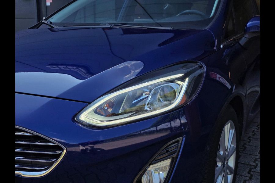 Ford Fiesta 1.0 EcoBoost Titanium / NAP / GARANTIE / CARPLAY / CAMERA / ALLSEASON / 6-BAK / DAB+ / LED / ISOFIX / LM-VELGEN ''16 !