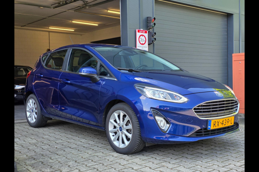 Ford Fiesta 1.0 EcoBoost Titanium / NAP / GARANTIE / CARPLAY / CAMERA / ALLSEASON / 6-BAK / DAB+ / LED / ISOFIX / LM-VELGEN ''16 !