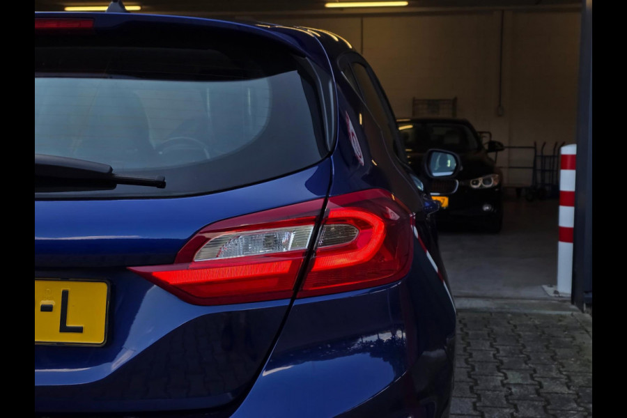 Ford Fiesta 1.0 EcoBoost Titanium / NAP / GARANTIE / CARPLAY / CAMERA / ALLSEASON / 6-BAK / DAB+ / LED / ISOFIX / LM-VELGEN ''16 !