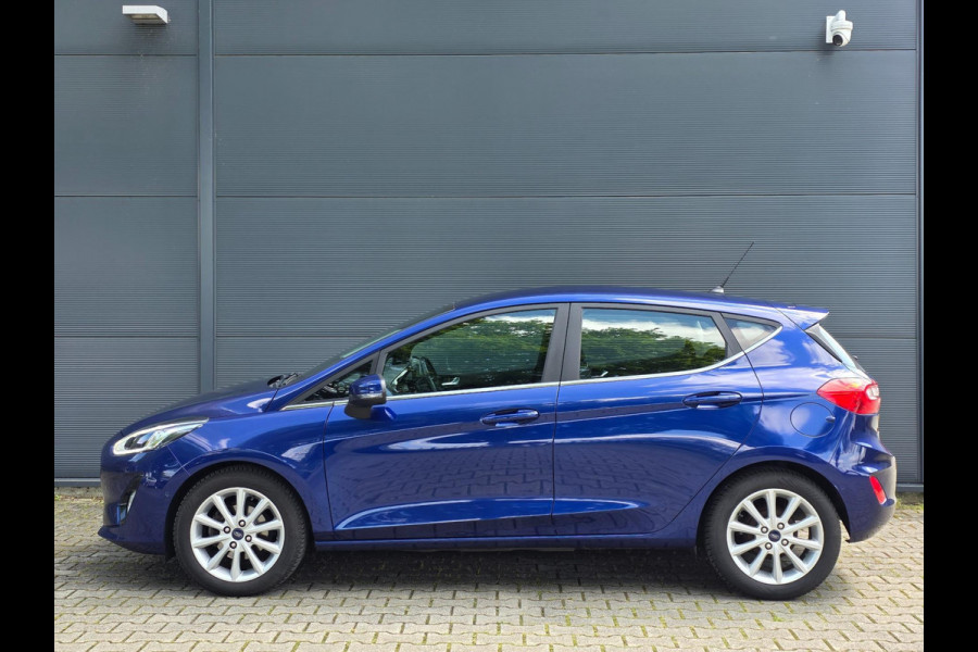 Ford Fiesta 1.0 EcoBoost Titanium / NAP / GARANTIE / CARPLAY / CAMERA / ALLSEASON / 6-BAK / DAB+ / LED / ISOFIX / LM-VELGEN ''16 !
