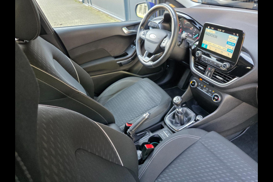 Ford Fiesta 1.0 EcoBoost Titanium / NAP / GARANTIE / CARPLAY / CAMERA / ALLSEASON / 6-BAK / DAB+ / LED / ISOFIX / LM-VELGEN ''16 !