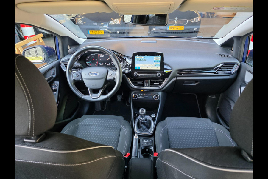 Ford Fiesta 1.0 EcoBoost Titanium / NAP / GARANTIE / CARPLAY / CAMERA / ALLSEASON / 6-BAK / DAB+ / LED / ISOFIX / LM-VELGEN ''16 !