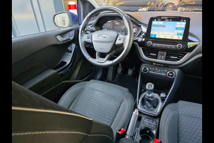 Ford Fiesta 1.0 EcoBoost Titanium / NAP / GARANTIE / CARPLAY / CAMERA / ALLSEASON / 6-BAK / DAB+ / LED / ISOFIX / LM-VELGEN ''16 !