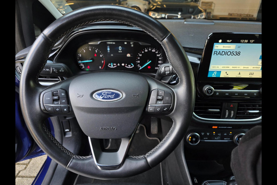 Ford Fiesta 1.0 EcoBoost Titanium / NAP / GARANTIE / CARPLAY / CAMERA / ALLSEASON / 6-BAK / DAB+ / LED / ISOFIX / LM-VELGEN ''16 !