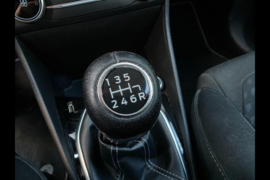Ford Fiesta 1.0 EcoBoost Titanium / NAP / GARANTIE / CARPLAY / CAMERA / ALLSEASON / 6-BAK / DAB+ / LED / ISOFIX / LM-VELGEN ''16 !