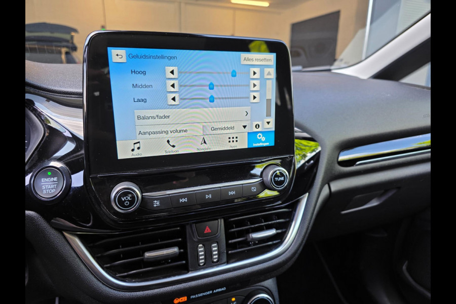 Ford Fiesta 1.0 EcoBoost Titanium / NAP / GARANTIE / CARPLAY / CAMERA / ALLSEASON / 6-BAK / DAB+ / LED / ISOFIX / LM-VELGEN ''16 !