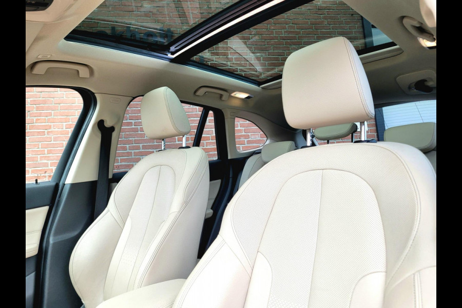 BMW X1 SDrive20i Pano, HUD, ACC, Drive Assist [BTW, NL-auto met NAP]