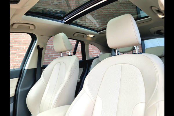 BMW X1 SDrive20i Pano, HUD, ACC, Drive Assist [BTW, NL-auto met NAP]
