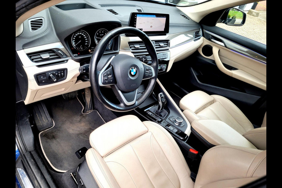 BMW X1 SDrive20i Pano, HUD, ACC, Drive Assist [BTW, NL-auto met NAP]