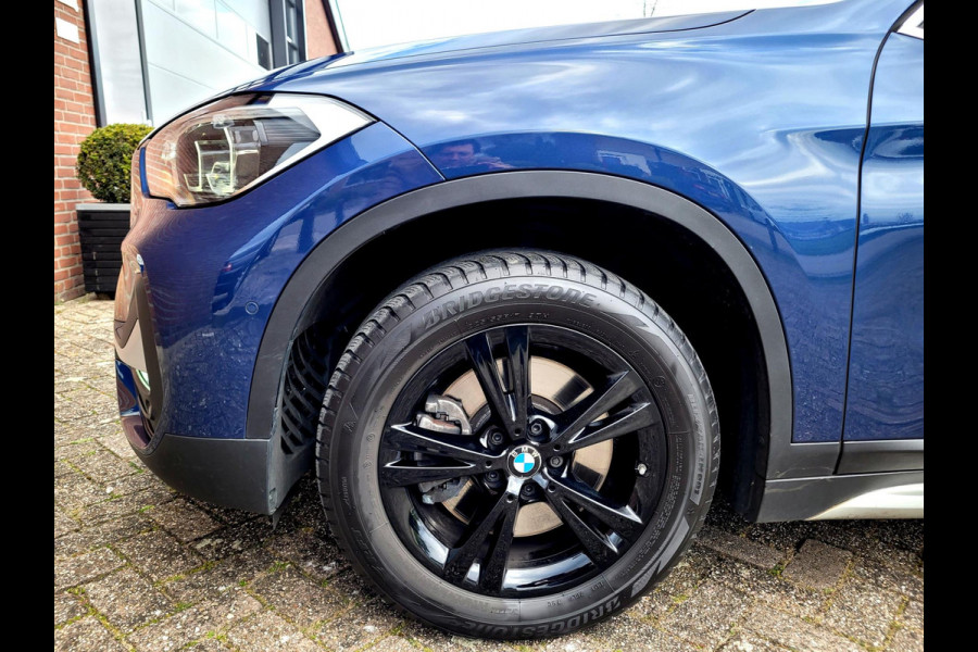 BMW X1 SDrive20i Pano, HUD, ACC, Drive Assist [BTW, NL-auto met NAP]