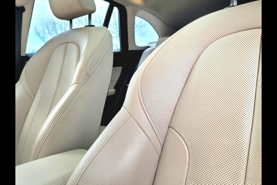 BMW X1 SDrive20i Pano, HUD, ACC, Drive Assist [BTW, NL-auto met NAP]