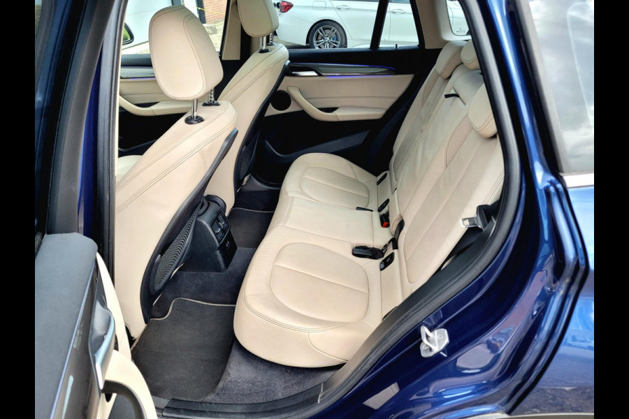 BMW X1 SDrive20i Pano, HUD, ACC, Drive Assist [BTW, NL-auto met NAP]