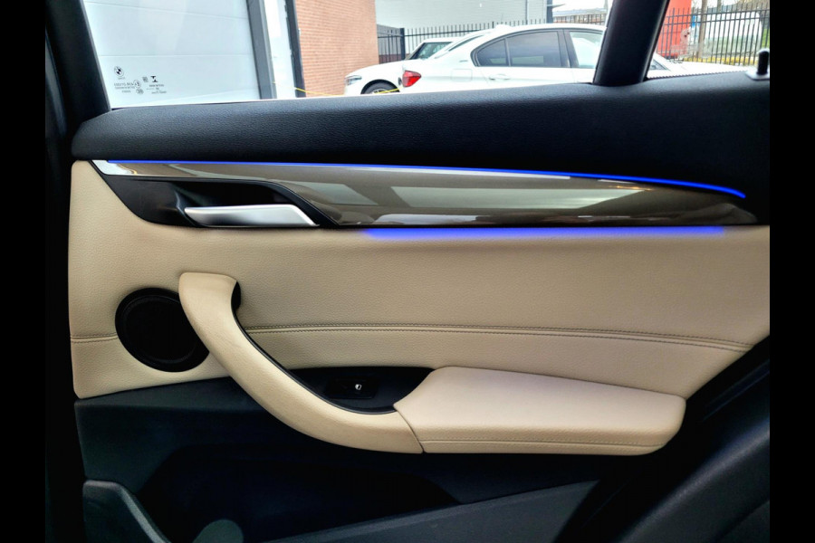 BMW X1 SDrive20i Pano, HUD, ACC, Drive Assist [BTW, NL-auto met NAP]